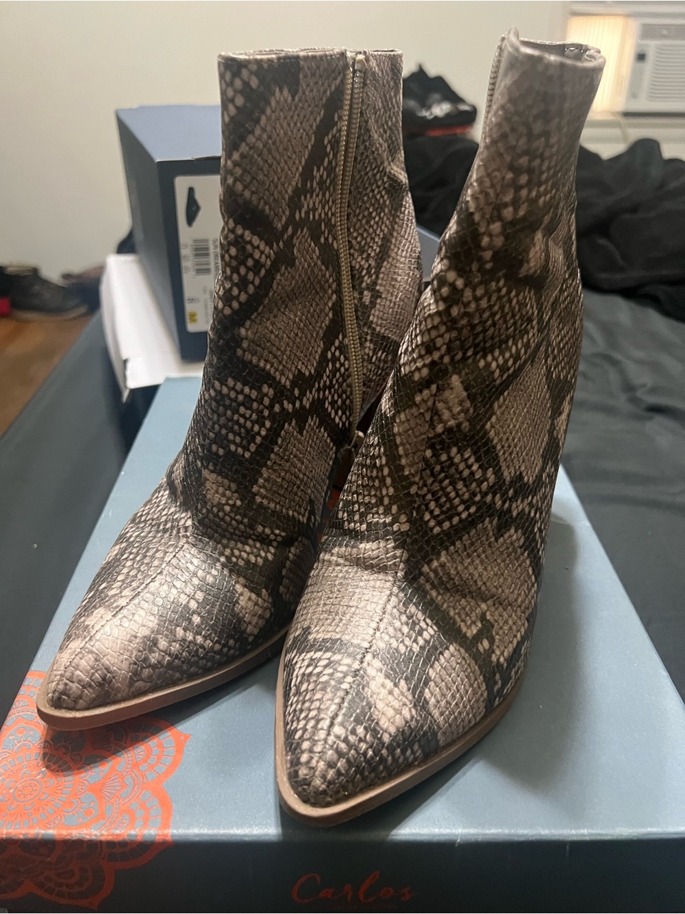 Carlos Santana Snake-Print Pointed Ankle Boots - Taupe & Black